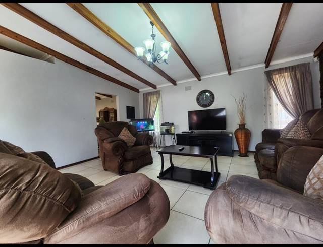 4 BEDROOM HOUSE FOR SALE IN VERWOERDPARK